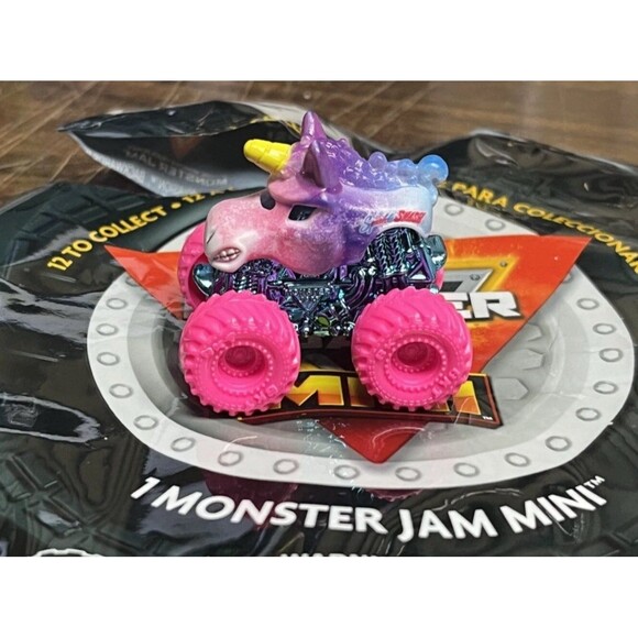 2025 MONSTER JAM MINI Series 18 - SPARKLE SMASH CHASE NEW 182 - Picture 1 of 4